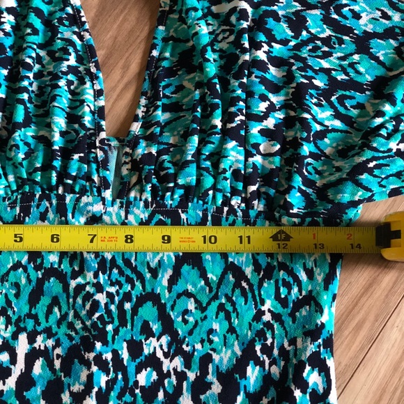 Beautiful, flattering, top NWOT 🍁 - Picture 4 of 8